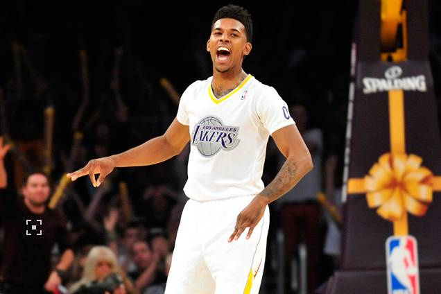 邮报：明年世界杯上下半场中段设强制补水时间，每次三分钟（《邮报》：明年世界杯将在上下半场中段增设3分钟强制补水暂停）