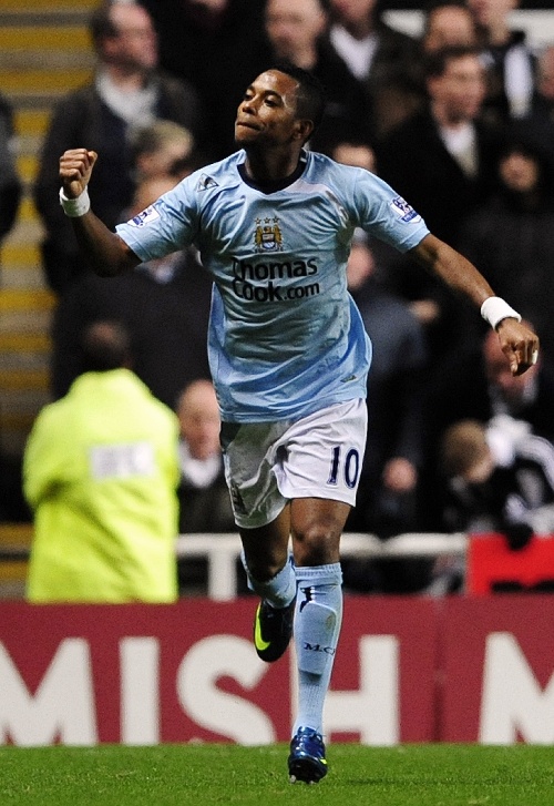 山东男篮上半场强势领先（山东男篮半场占据明显优势）