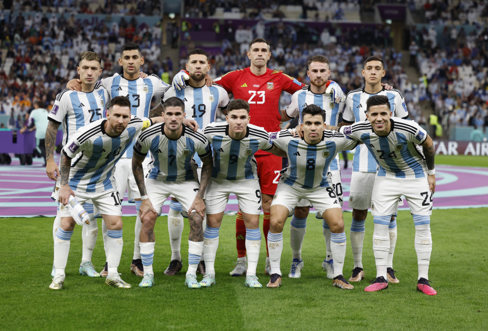 Ame：我生病了状态不好，感觉选手之间的配合沟通有点烂（Ame：身体抱恙状态欠佳，队内配合与沟通不够理想）