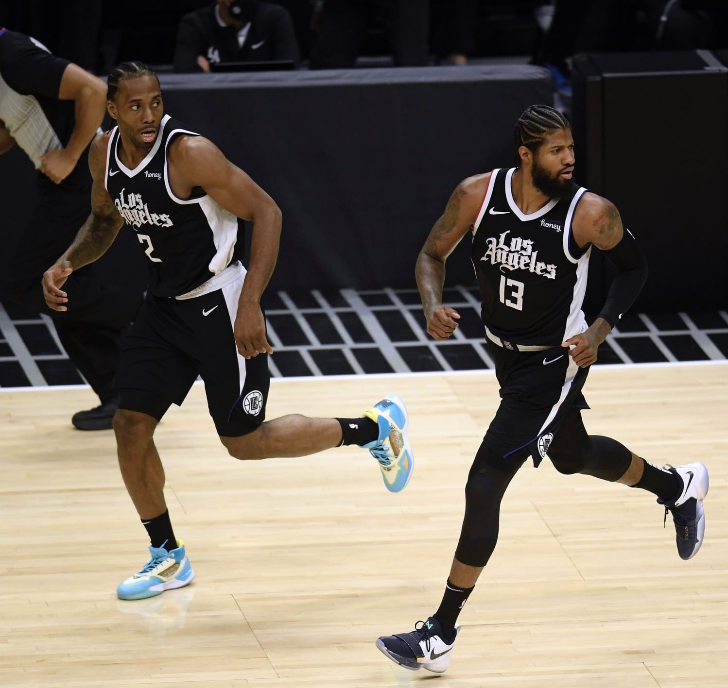 肖赧：现在炒掉米利西奇可能性小，热身赛输球不触发下课（肖赧：热身赛输球不等同下课，米利西奇短期被解雇可能性不大）